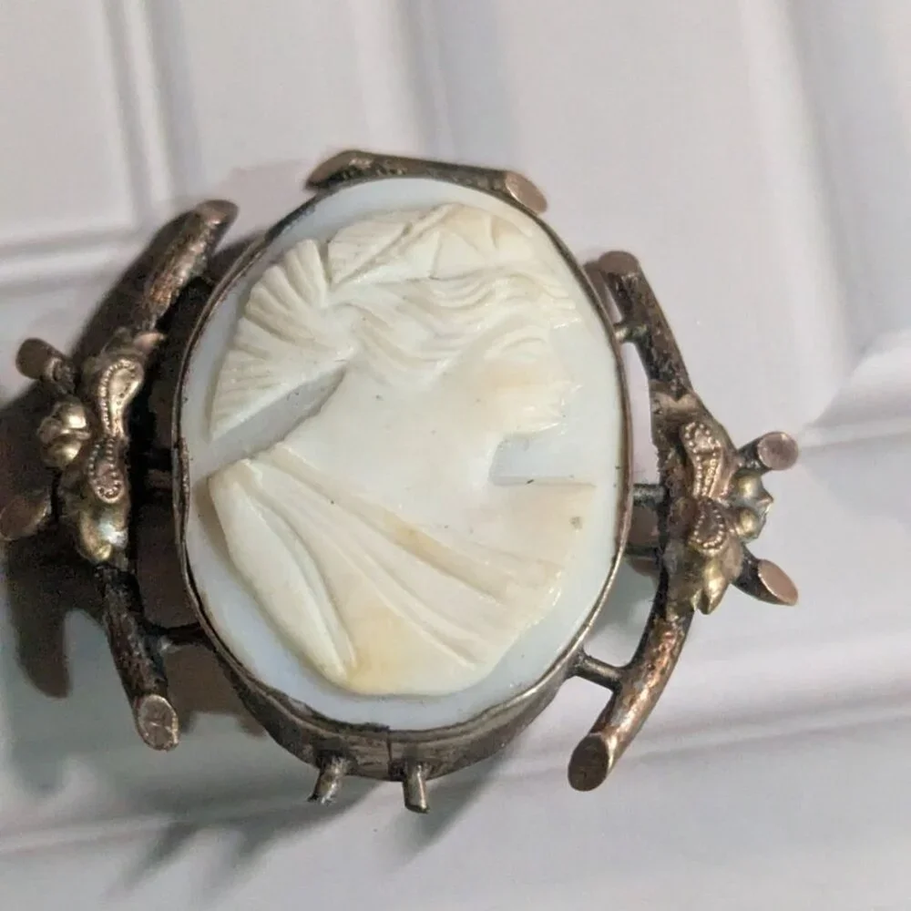 Antique Cameo Brooch Oval Profile Floral‎ Frame Design  Elegant Estate